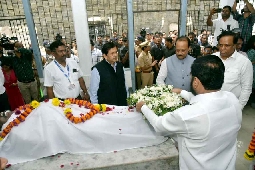 Eknath Shinde pays tribute to late Nitin Desai