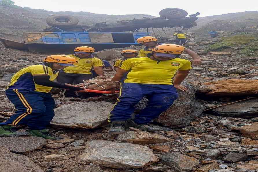 Dumper truck fell into deep gorge in Tehri