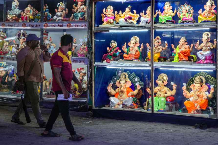 Preparations for Ganesh Chaturthi in Mumbai