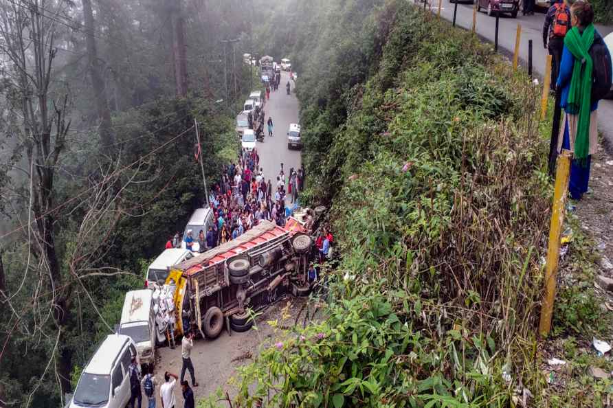 Two crushed to death by apple laden truck in Shimla