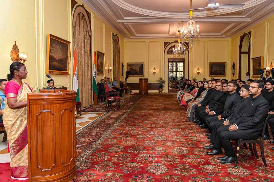 Prez with probationers of Indian Postal Service