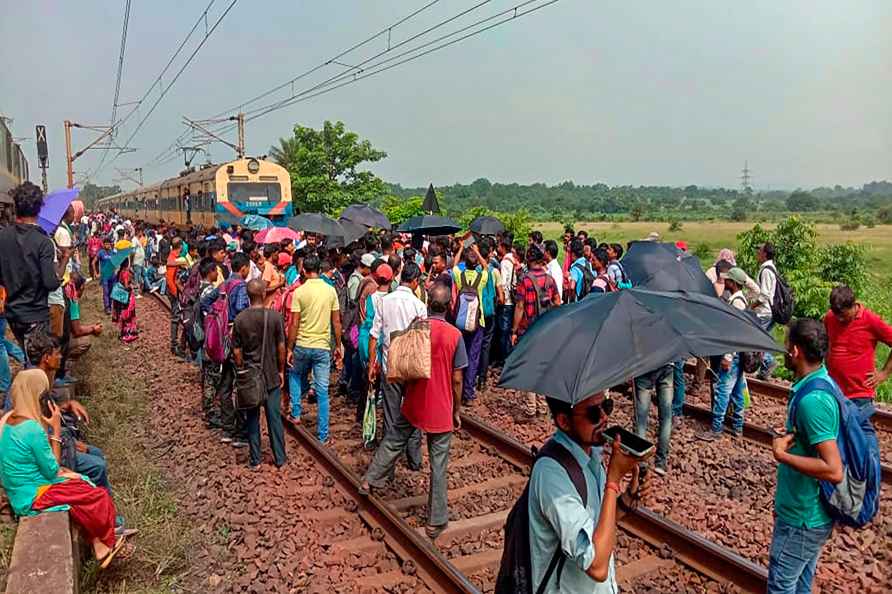 Jharkhand Protest over delays in train service