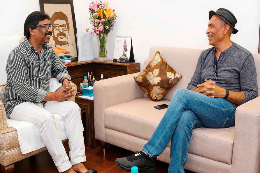 Hemant Soren, Prakash Jha meet