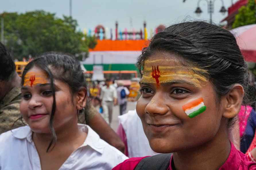 I-Day eve: Locals near Red Fort