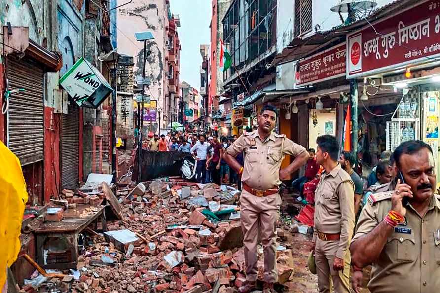 Building near Sri Bankey Bihari temple collapsed