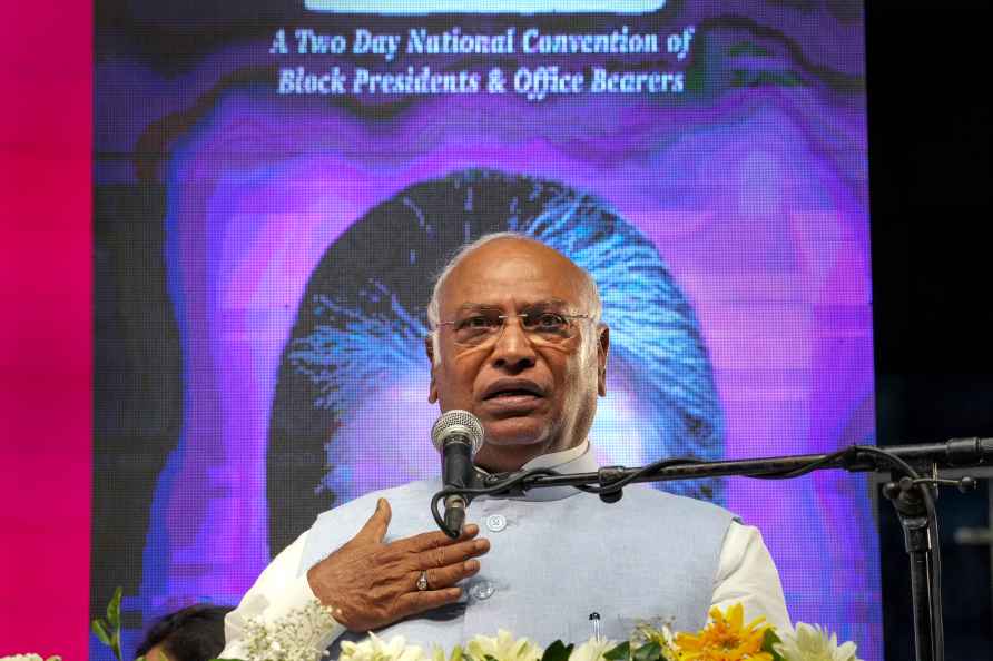 Kharge at Mahila Congress national convention