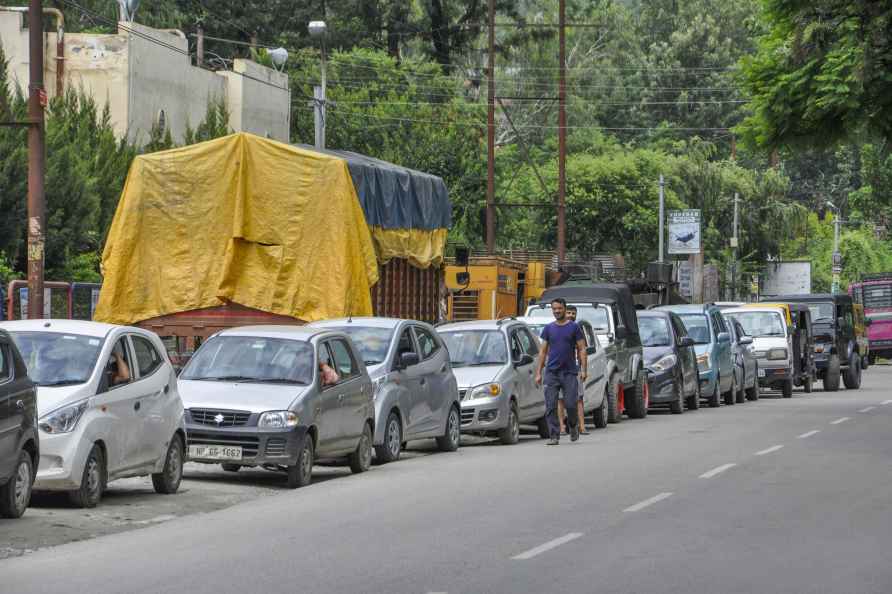 Long queue for petrol in HP's Kullu