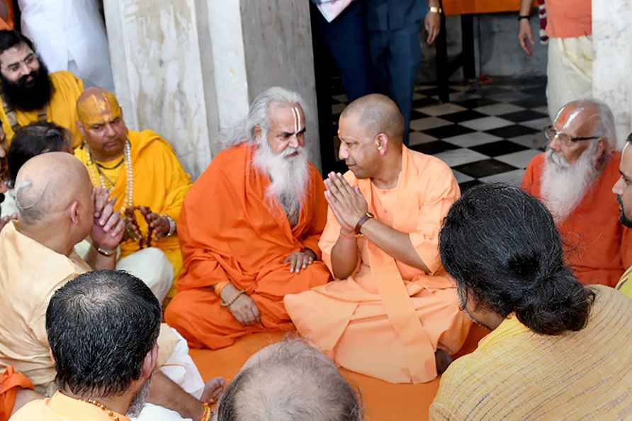 CM Yogi pays tribute to Ramchandra Paramhans