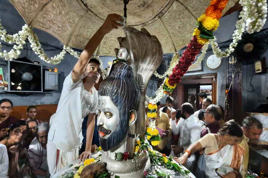 Nag Panchami: Devotees in Thane