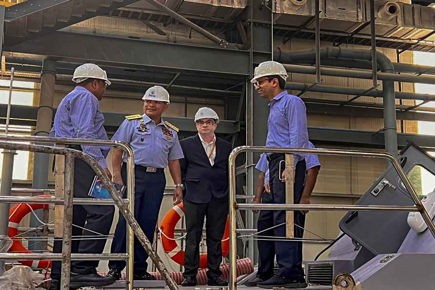 Philippine Coast Guard commandant visits Goa Shipyard