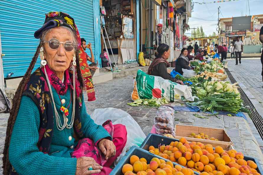 Street vendors in Leh