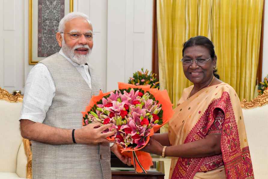 PM Modi meets President