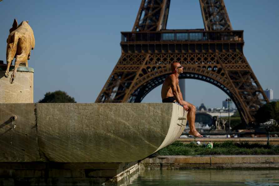 Paris temperatures rose up to 33 degrees Celsius