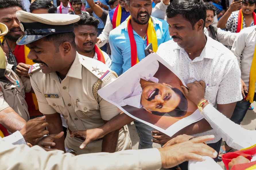 Protest against Cauvery water dispute in B'luru