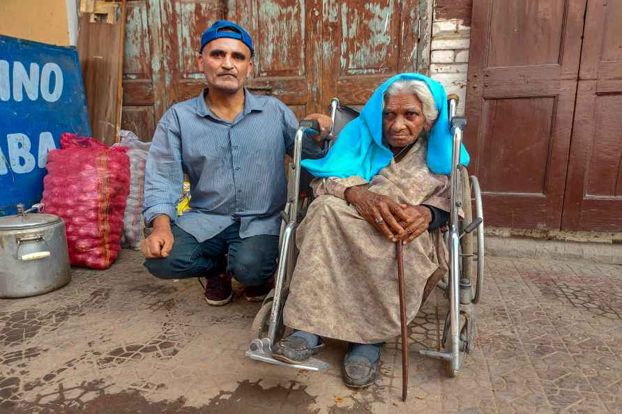 Tea seller Farooq Ahmad in JK