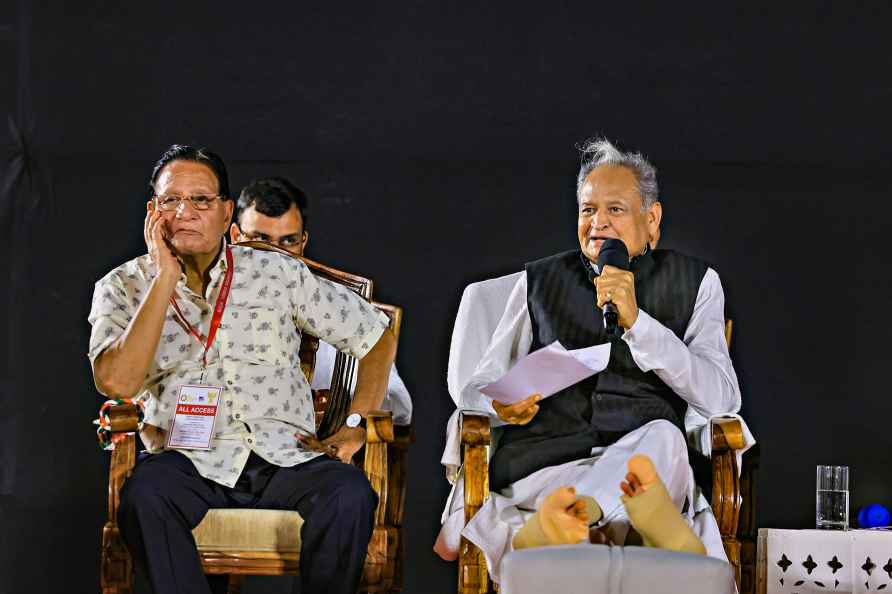 Ashok Gehlot, Shanti Kumar Dhariwal address press