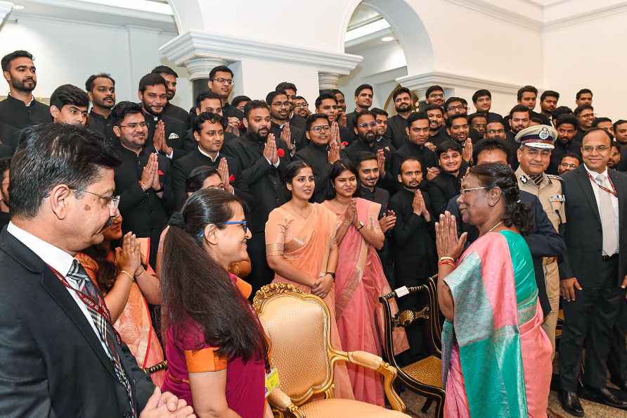 Droupadi Murmu meets Indian Railway probationers