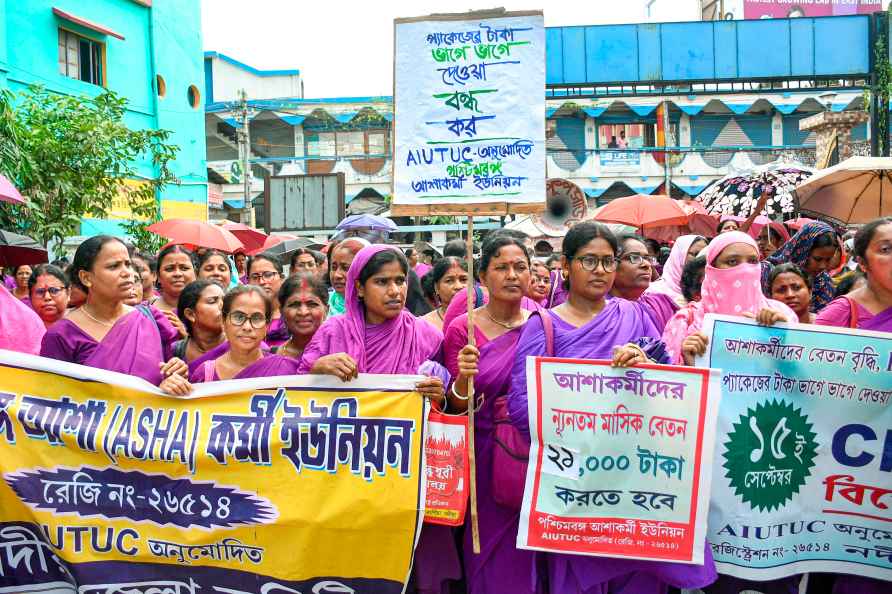 ASHA workers protest in Krishnanagar