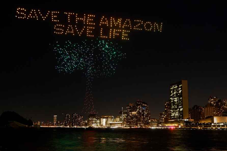 1,000 drones over the East River