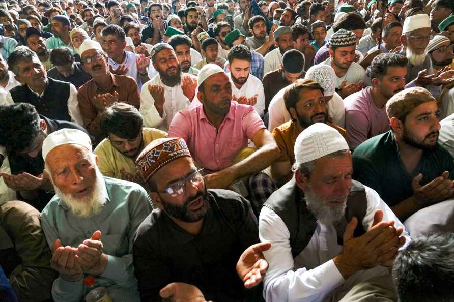 Friday prayers at Jama Masjid in Srinagar