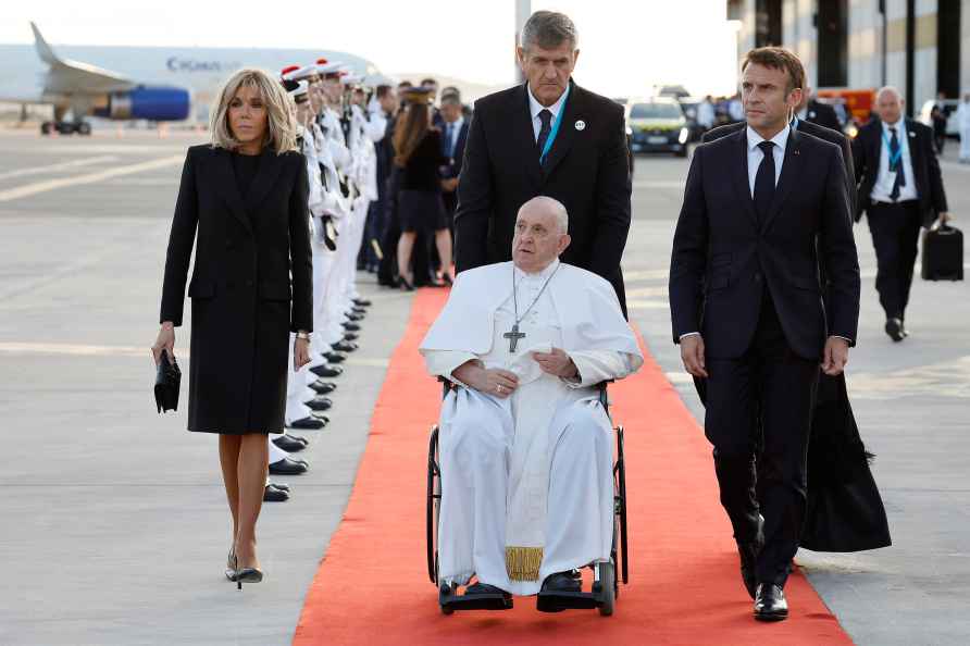 Pope Francis visits Marseille with French president Macron