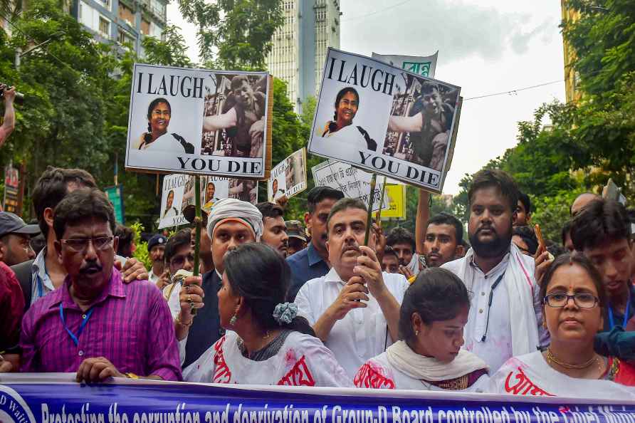 West Bengal Group-D candidates protest