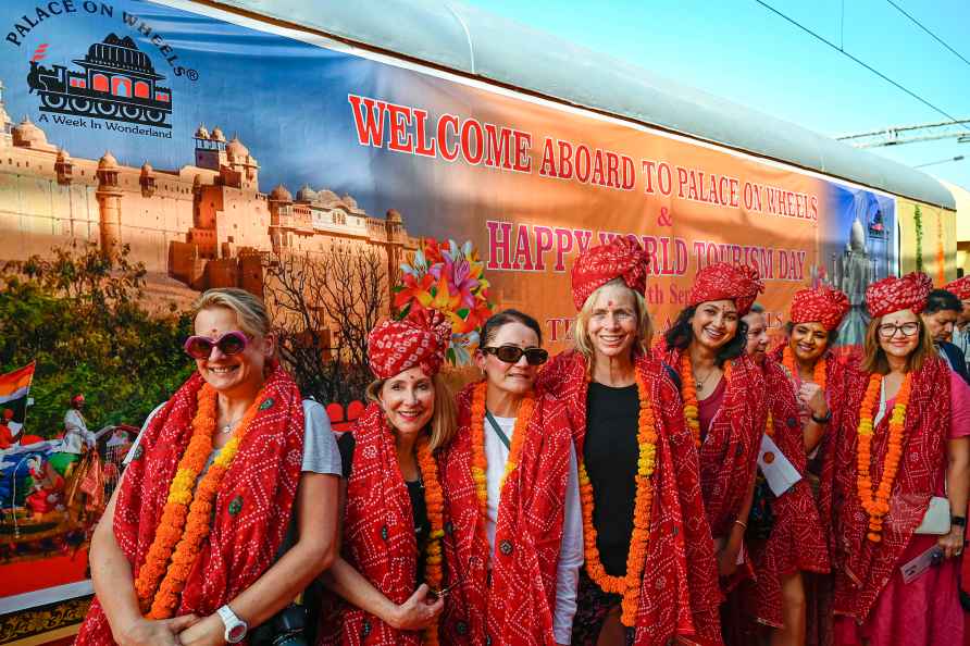 New Delhi: Foreign tourists being welcome aboard the 'Palace on ...