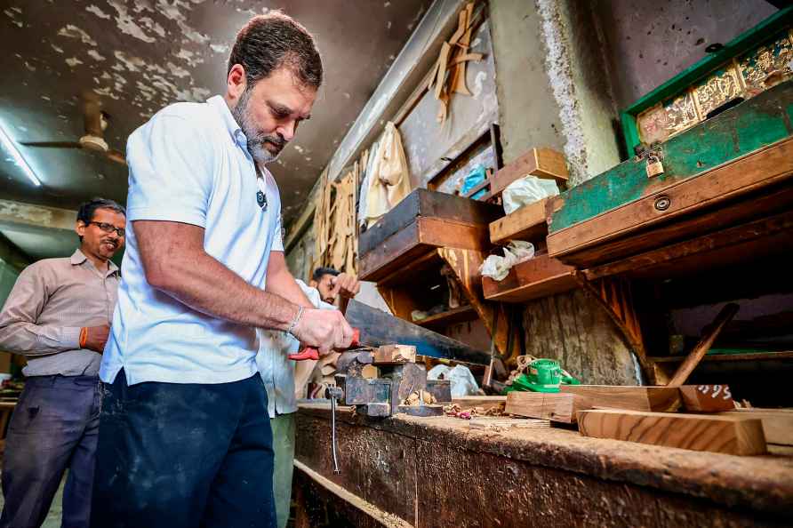 Rahul Gandhi at furniture market