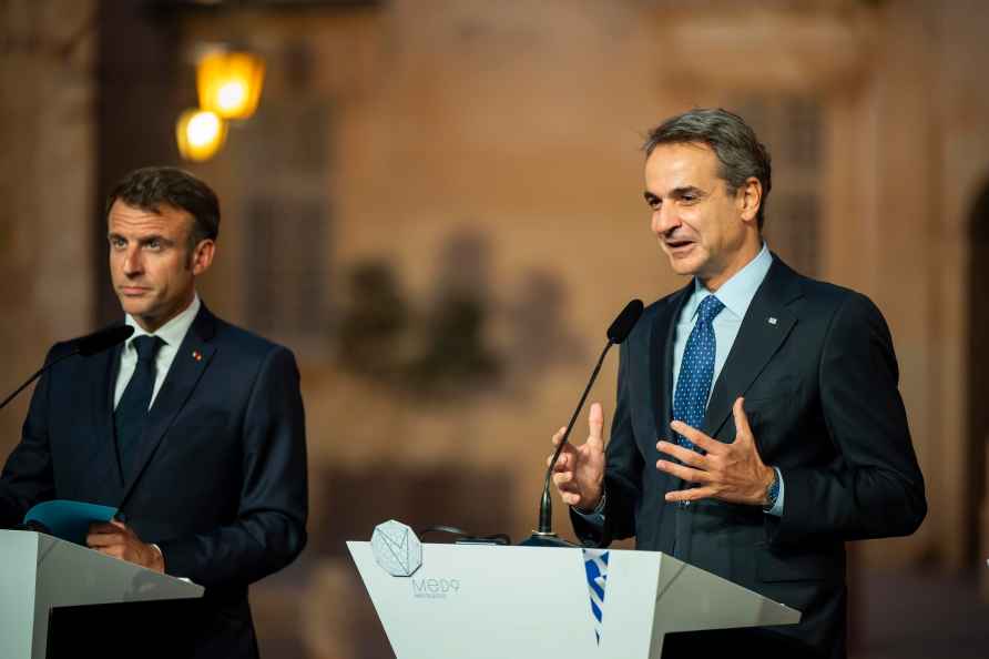 Kyriakos Mitsotakis and Emmanuel Macron