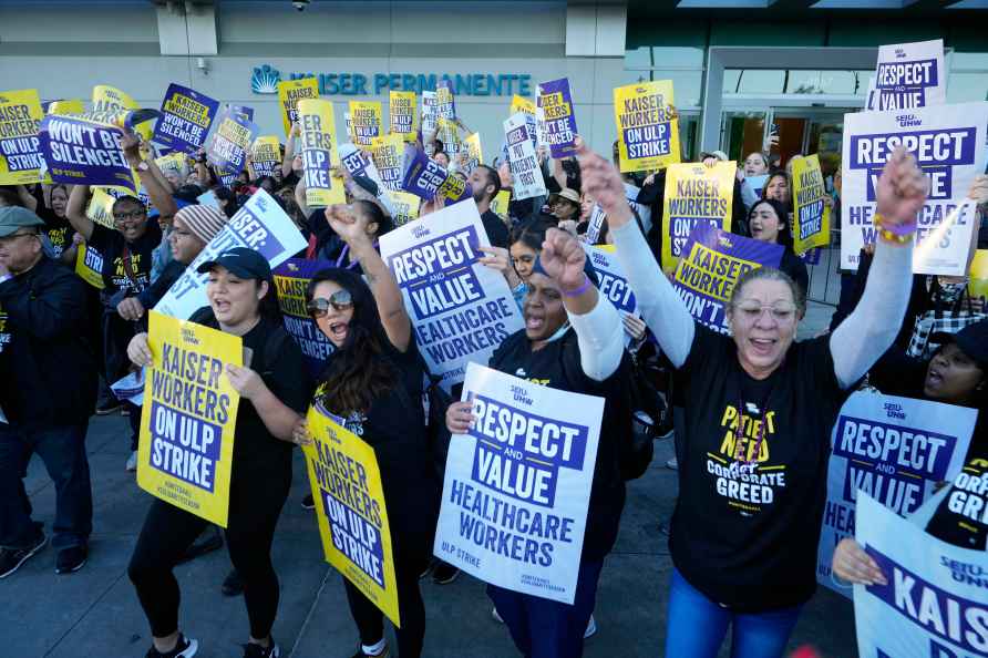 Kaiser Permanente healthcare workers rally