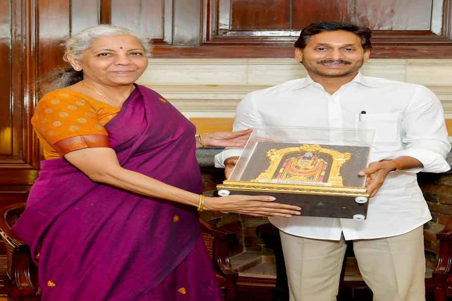 Jagan Mohan Reddy meets Sitharaman