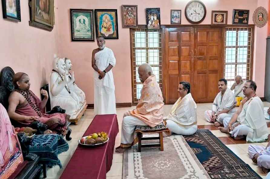 Mohan Bhagwat at Sringeri temple