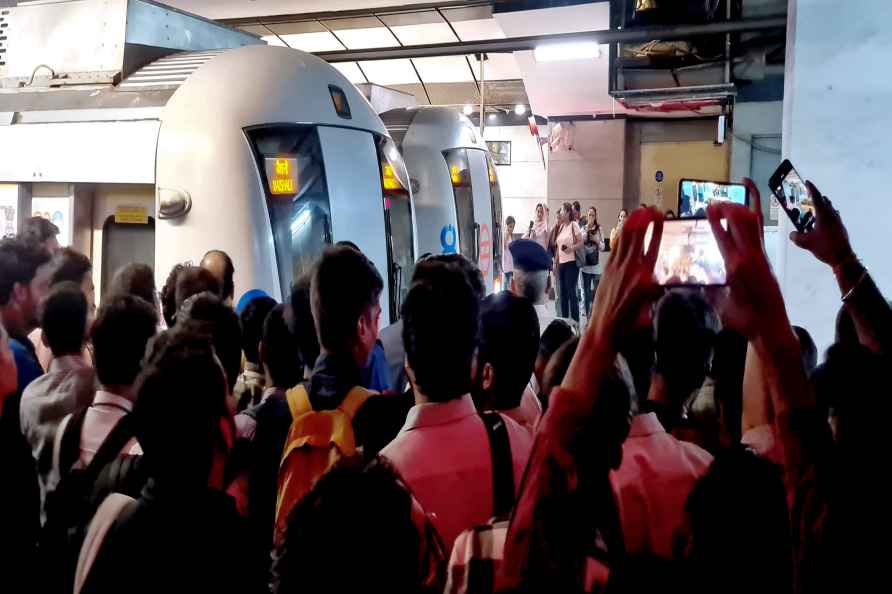 Ruckus at Barakhamba metro station