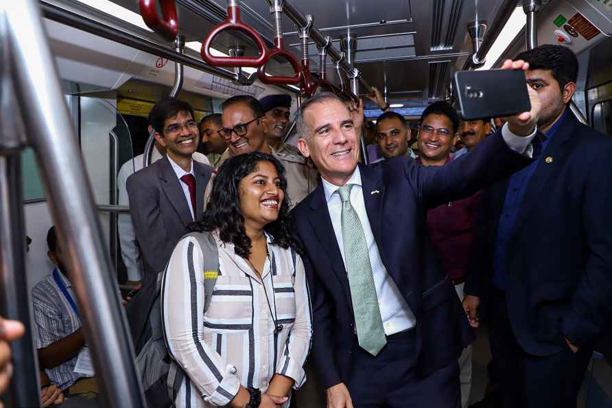 Eric Garcetti takes Delhi Metro ride