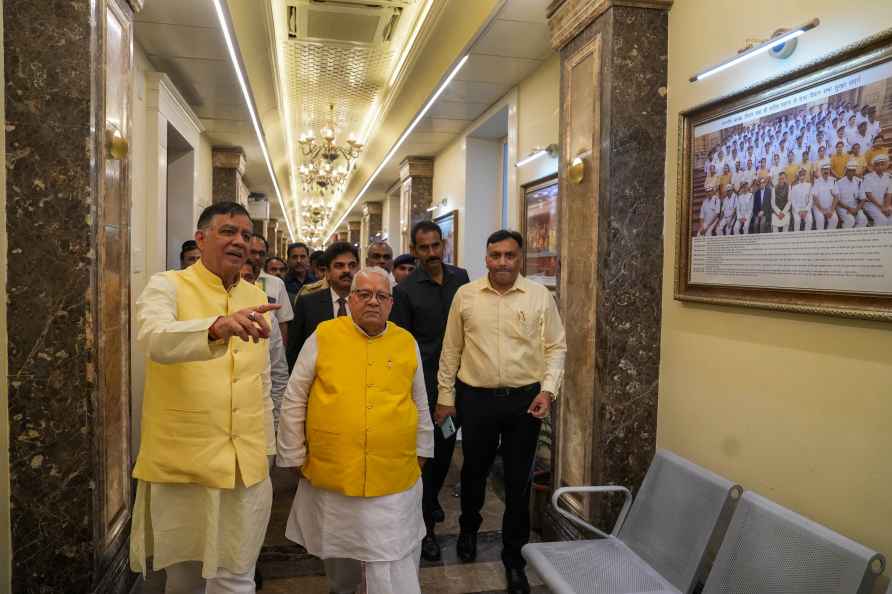 Kalraj Mishra visits UP Vidhan Sabha