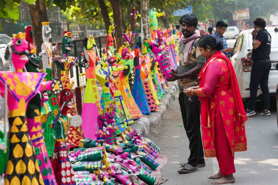 Effigies of Ravan on sale in Delhi