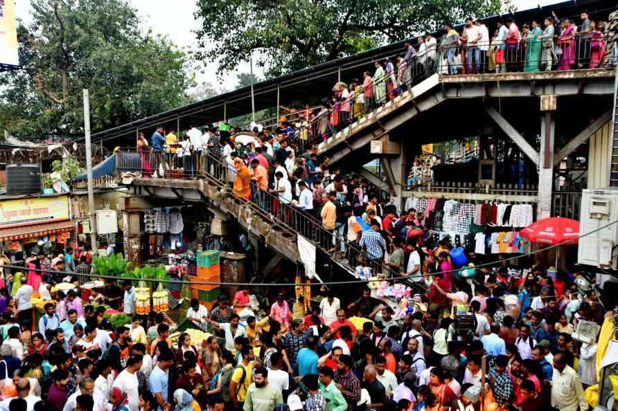 Festive shopping in Mumbai