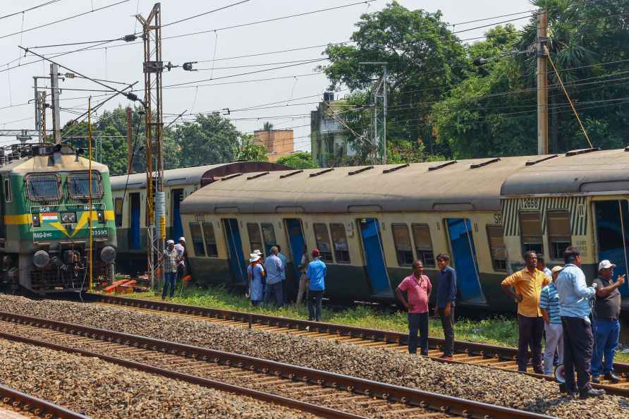 EMU derailed near Avadi in Chennai