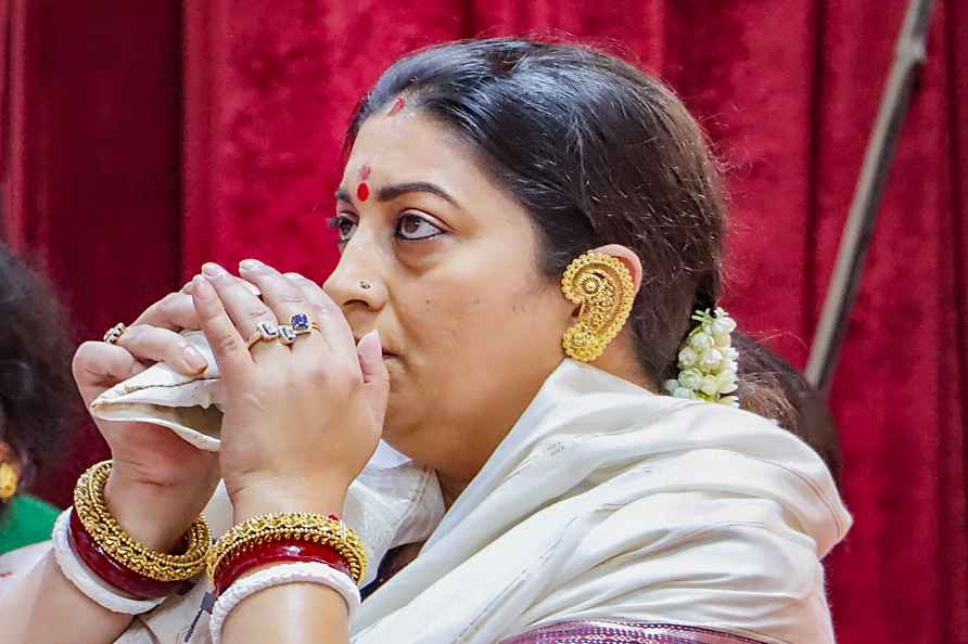 Smirti Irani celebrates Vijayadashmi