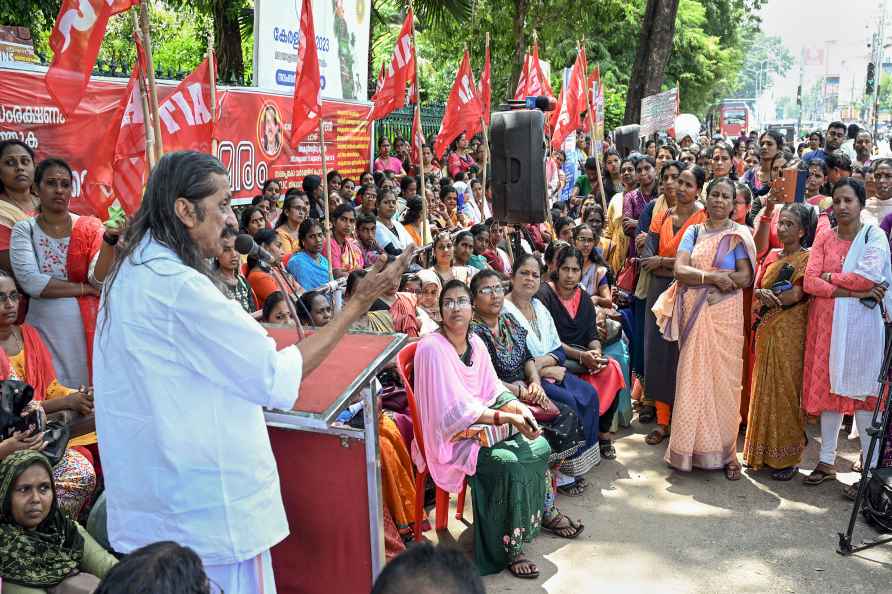 Supplyco workers protest in Kerala