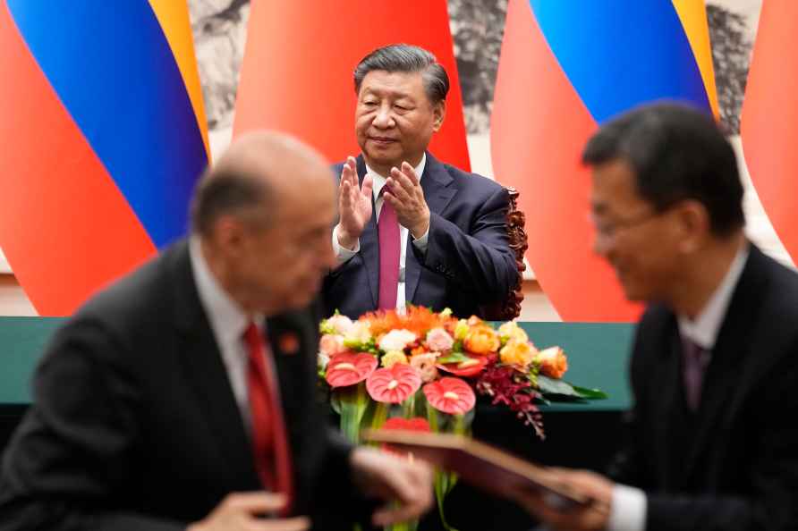 Chinese President Xi Jinping, center, applauds during a signing ...