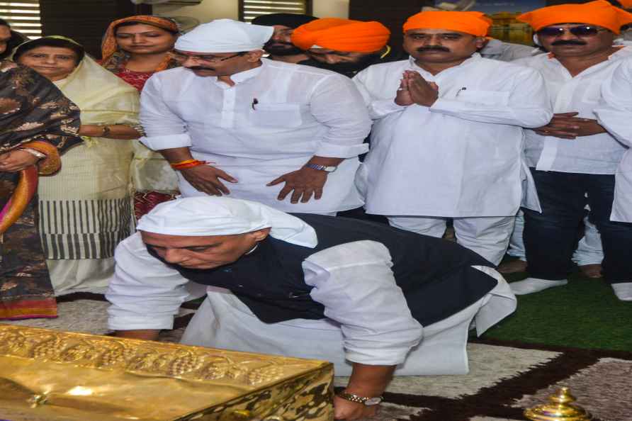 Rajnath Singh at Gurudwara Alambagh