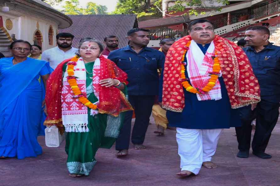 Gadkari visits the Maa Kamakhya temple