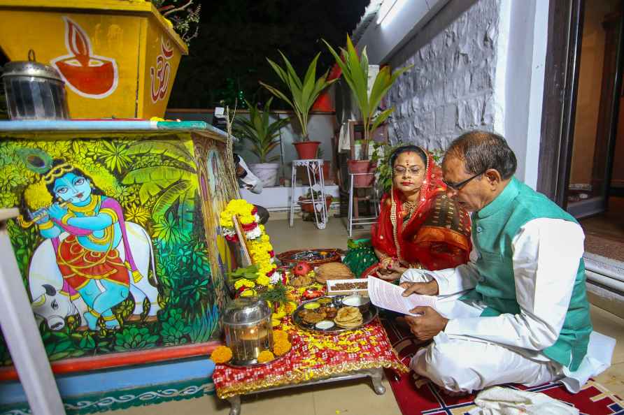 Shivraj Singh Chouhan celebrates Karva Chauth