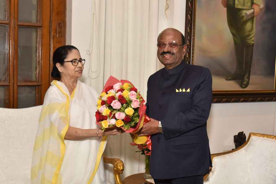 Mamata meets Governor Bose