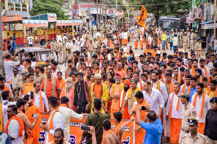 Chikmagalur: Sri Rama Sena chief Pramod Muthalik with activists ...