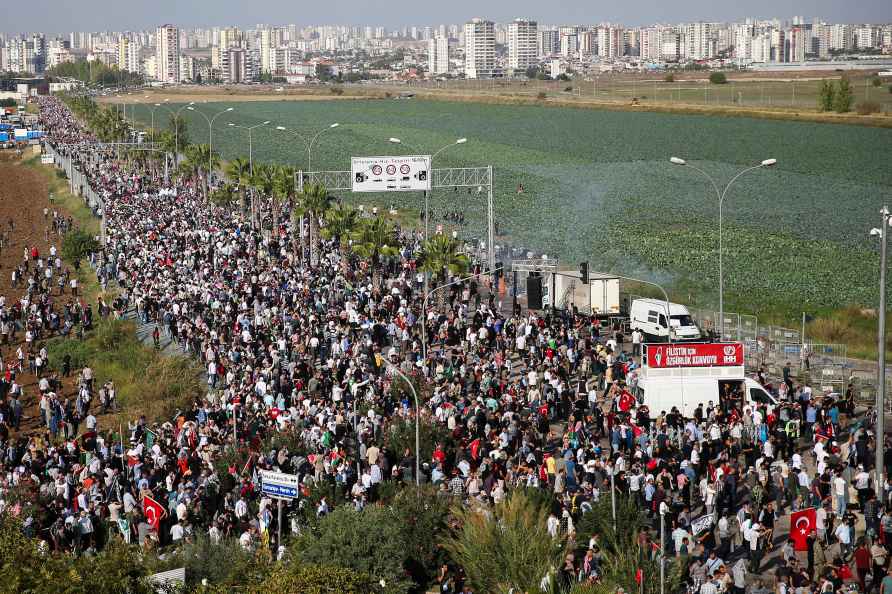 Palestinian supporters outside US-Turkish air base