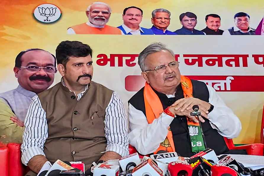 Raman Singh addresses a press conference