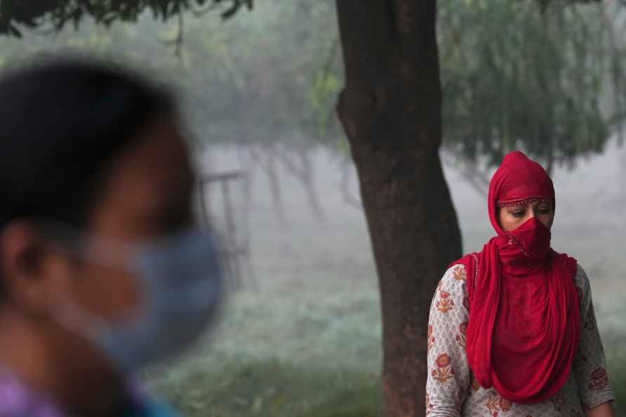 New Delhi: A woman covers herself amid heavy smog at a park, in ...