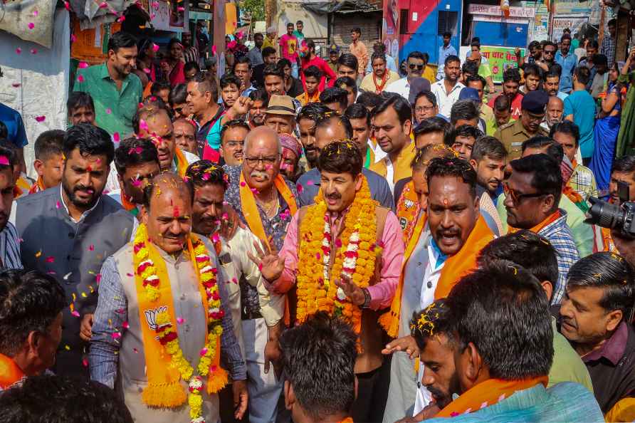 Manoj Tiwari campaigns in Bhopal